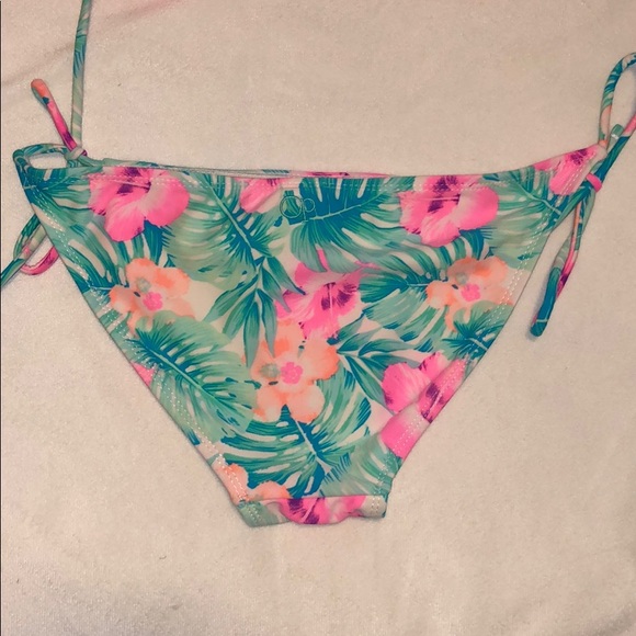 bikini - Picture 2 of 2